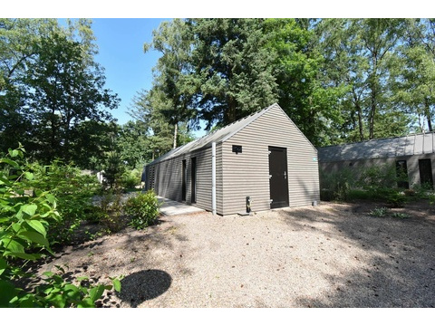 chalet-kaufen-arnhem-wasserlage-bach-terrasse-2025.webp15
