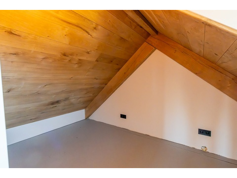 kaufen-freistehendes-ferienhaus-noordwelle-drittes-schlafzimmer-dachbalken-recreatieadviseurs...