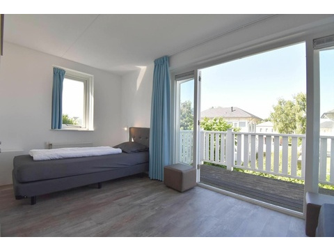 ferienwohnung-schlafzimmer-cape-helius-balcony-zugang-boxspring011