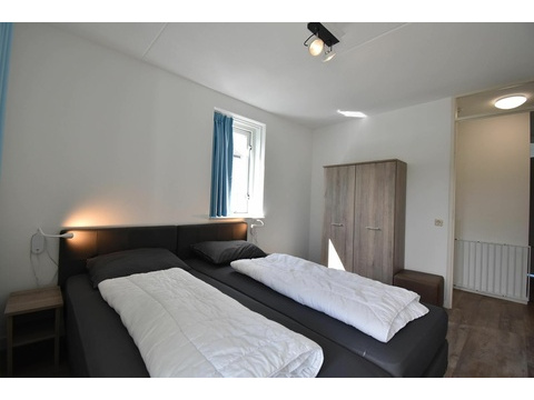 ferienwohnung-schlafzimmer-cape-helius-balcony-zugang-boxspring005