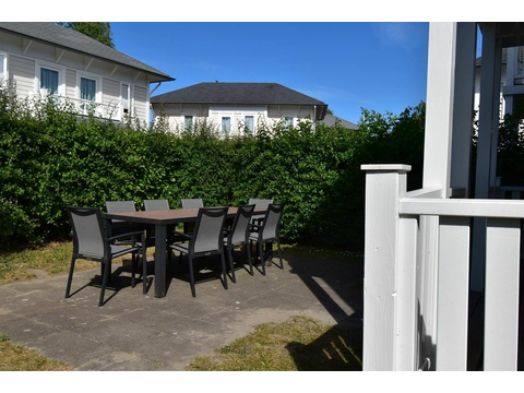 Ferienhaus-Garten-Cape-Helius-Terrasse-Gartenset-8-Personen01