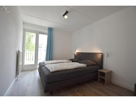 ferienwohnung-schlafzimmer-cap-helius-balcony-zugang-boxspring08