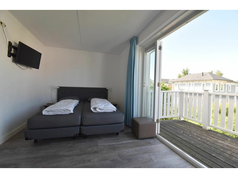 ferienwohnung-schlafzimmer-cap-helius-balcony-zugang-boxspring02