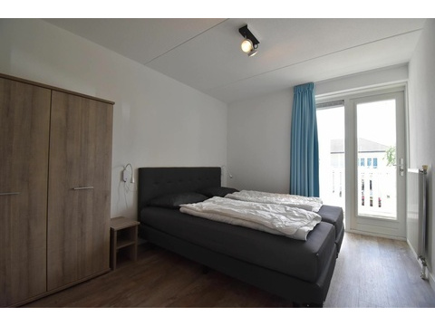 ferienwohnung-schlafzimmer-cape-helius-balcony-zugang-boxspring006
