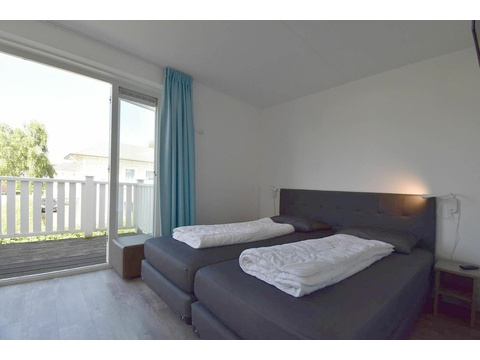 ferienwohnung-schlafzimmer-cape-helius-balcony-zugang-boxspring010