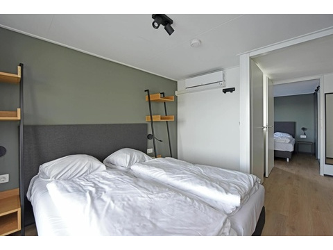 Luxus 4-Personen-Ferienhaus direkt am Wasser im Roompot Lakeside Resort Brielle mit 2 Schlafzimmern...