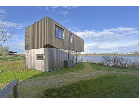 Luxus 4-Personen-Ferienhaus direkt am Wasser im Roompot Lakeside Resort Brielle mit 2 Schlafzimmern...