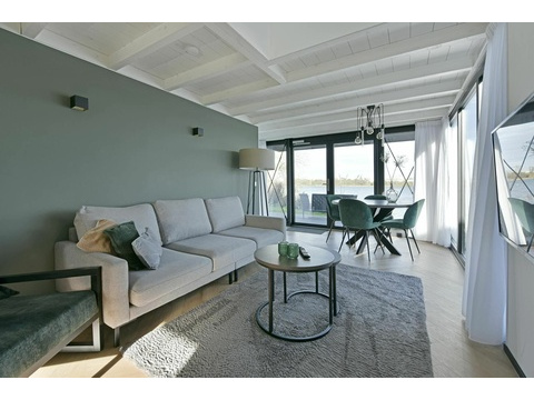 Luxus 4-Personen-Ferienhaus direkt am Wasser im Roompot Lakeside Resort Brielle mit 2 Schlafzimmern...