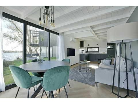 Luxus 4-Personen-Ferienhaus direkt am Wasser im Roompot Lakeside Resort Brielle mit 2 Schlafzimmern...