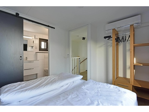 Luxus 4-Personen-Ferienhaus direkt am Wasser im Roompot Lakeside Resort Brielle mit 2 Schlafzimmern...