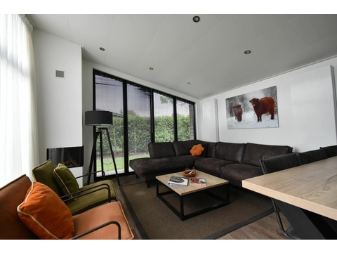 ferienhaus-kaufen-herkingen-wohnzimmer-esszimmer-2025.webp002