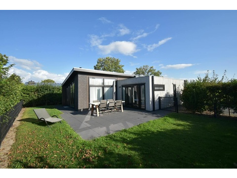 ferienhaus-kaufen-herkingen-modern-terrasse02