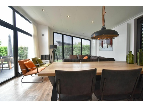 ferienhaus-kaufen-herkingen-wohnzimmer-esszimmer-2025.webp008