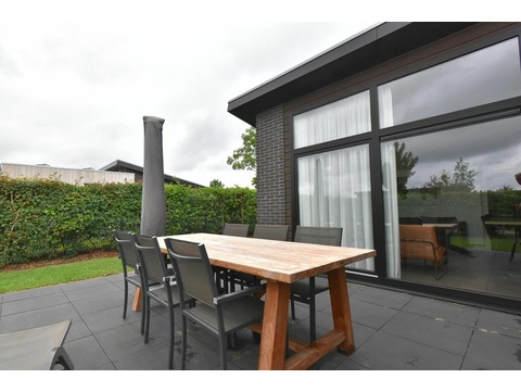 ferienhaus-kaufen-herkingen-modern-terrasse-2025.webp007