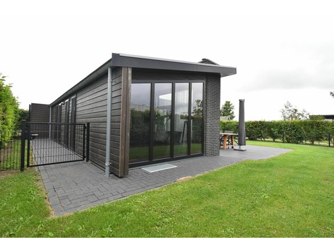 ferienhaus-kaufen-herkingen-modern-terrasse-2025.webp001