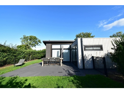 ferienhaus-kaufen-herkingen-modern-terrasse03