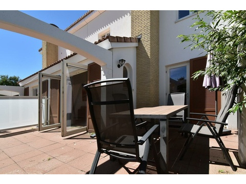 kaufen-ferienhaus-noordwijkerhout-terrasse-gartenmoebel-und-pergola-recreatieadviseurs...