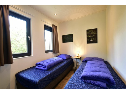 hauptschlafzimmer-kaufen-dunkle-schranke-moderne-villa-kaatsheuvel-2025.webp004