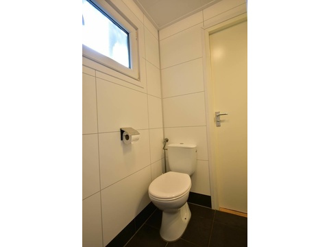 Chalet Bad Hoophuizen Badezimmer Bad Dusch Kombination EuroParcs02