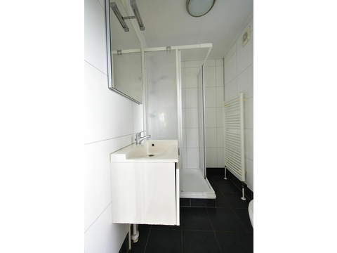 Chalet Bad Hoophuizen Badezimmer Bad Dusch Kombination EuroParcs04