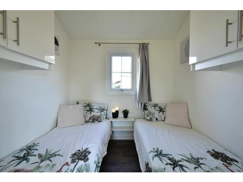 Ferienhaus EuroParcs De Rijp Hauptschlafzimmer Doppelbett01