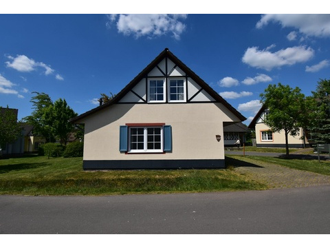 Freistehendes 4-Personen-Ferienhaus mit neuer Küche und 2 Bädern im Ferienresort Cochem002