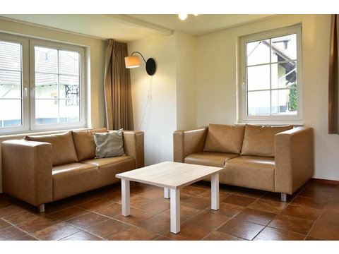 Freistehendes 4-Personen-Ferienhaus mit neuer Küche und 2 Bädern im Ferienresort Cochem023