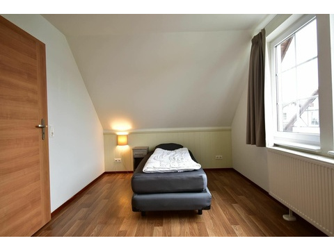 Freistehendes 4-Personen-Ferienhaus mit neuer Küche und 2 Bädern im Ferienresort Cochem008