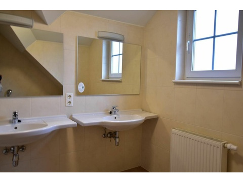 Freistehendes 4-Personen-Ferienhaus mit neuer Küche und 2 Bädern im Ferienresort Cochem020
