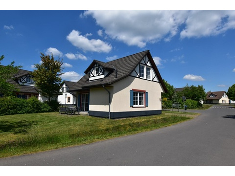 Freistehendes 4-Personen-Ferienhaus mit neuer Küche und 2 Bädern im Ferienresort Cochem003