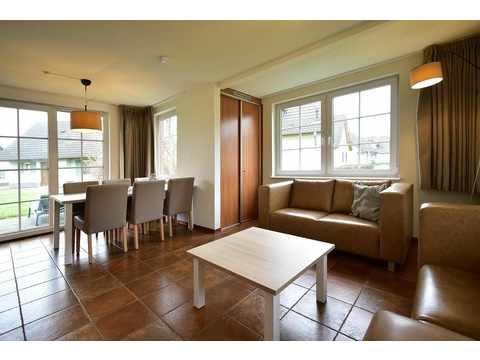 Freistehendes 4-Personen-Ferienhaus mit neuer Küche und 2 Bädern im Ferienresort Cochem031