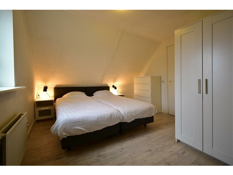 chalet-kaufen-summio-park-aquadelta-bruinisse-niederlande-schlafzimmer-stimmungsbeleuchtung-2025