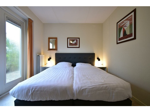chalet-kaufen-summio-park-aquadelta-bruinisse-niederlande-schlafzimmer-doppelbett-2025