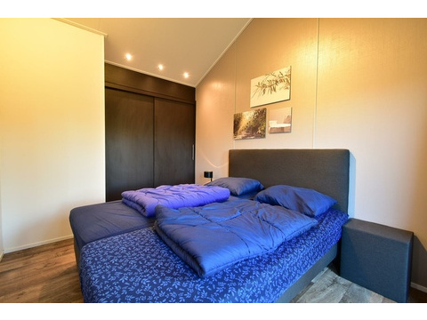 chalet-kaufen-europarcs-kaatsheuvel-master-schlafzimmer-schrank-2025