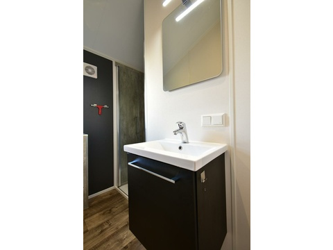 chalet-kaufen-europarcs-kaatsheuvel-badezimmer-waschbecken-2025