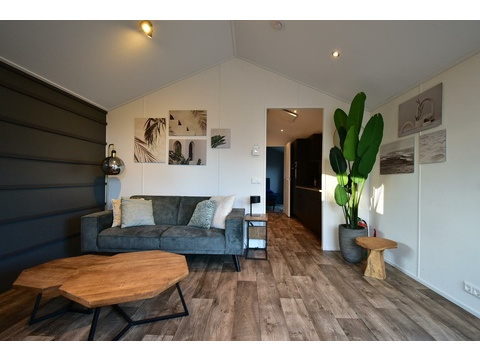 chalet-kaufen-europarcs-kaatsheuvel-wohnzimmer-übersicht-2025