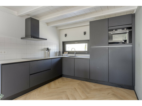 ferienhaus-kaufen-lakeside-resort-brielle-zwartewaal-moderne-kueche-2026