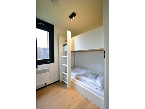 ferienhaus-kaufen-lakeside-resort-brielle-zwartewaal-schlafzimmer-2-etagenbett-fenster-2026