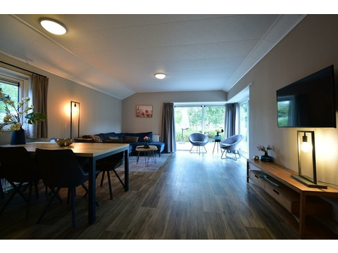 kaufen-chalet-biddinghuizen-wohnzimmer-interieur-recreatieadviseurs-vakantiehuistekoop-nl.jpg