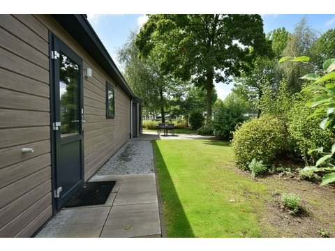 kaufen-chalet-biddinghuizen-eingang-gepflegt-recreatieadviseurs-vakantiehuistekoop-nl.jpg