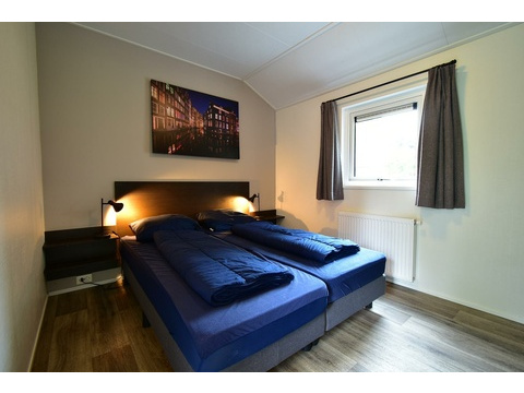 kaufen-chalet-biddinghuizen-elternschlafzimmer-doppelbett-recreatieadviseurs-vakantiehuistekoop-nl...