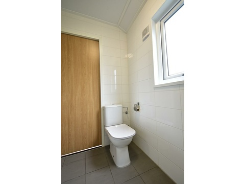 kaufen-chalet-biddinghuizen-badezimmer-toilette-recreatieadviseurs-vakantiehuistekoop-nl.jpg