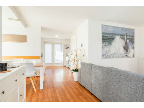moderner-essbereich-und-esstisch-interieur-lxry-property.jpg