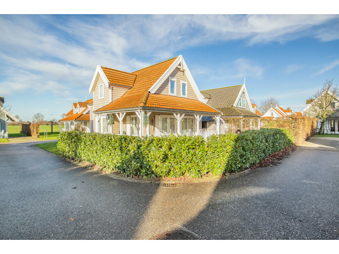 aussenansicht-freistehendes-ferienhaus-lxry-property.jpg