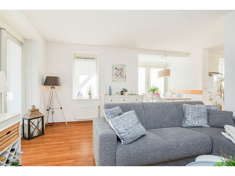 grosses-wohnzimmer-und-sitzecke-ferienhaus-lxry-property.jpg
