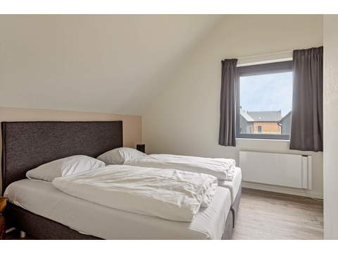 kaufen-freistehendes-ferienhaus-wolphaartsdijk-schlafzimmer1-boxspring-recreatieadviseurs...