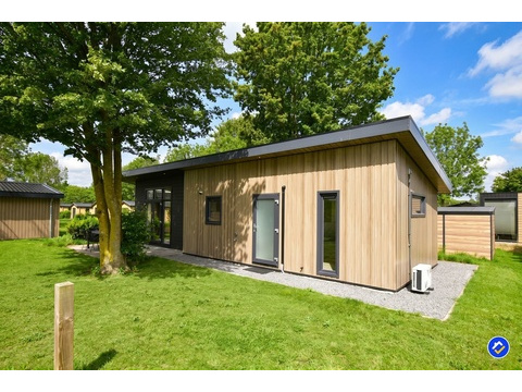 kaufen-freistehendes-ferienhaus-lith-vorderansicht-nachhaltig-recreatieadviseurs-vakantiehuistekoop...