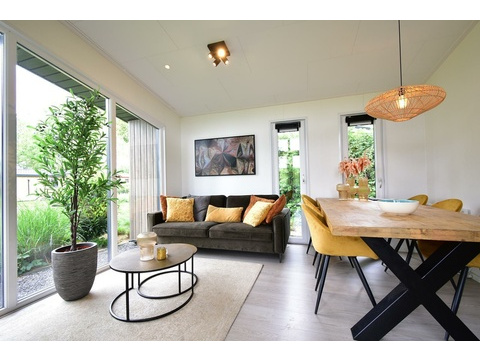 kopen-vrijstaande-vakantiewoning-lith-woonkamer-schuifpui-recreatieadviseurs-vakantiehuistekoop-nl...