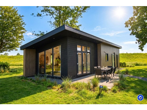 kopen-vrijstaande-vakantiewoning-lith-buitenfoto-terrasmeubilair-recreatieadviseurs...