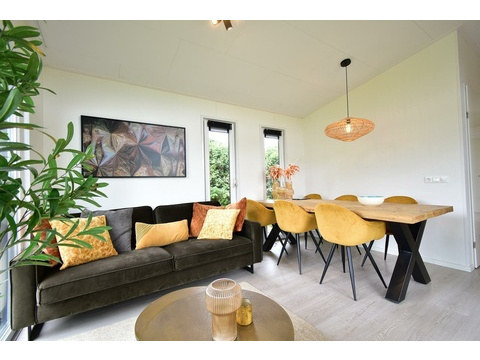 kopen-vrijstaande-vakantiewoning-lith-woonkamer-eethoek-modern-interieur-recreatieadviseurs...